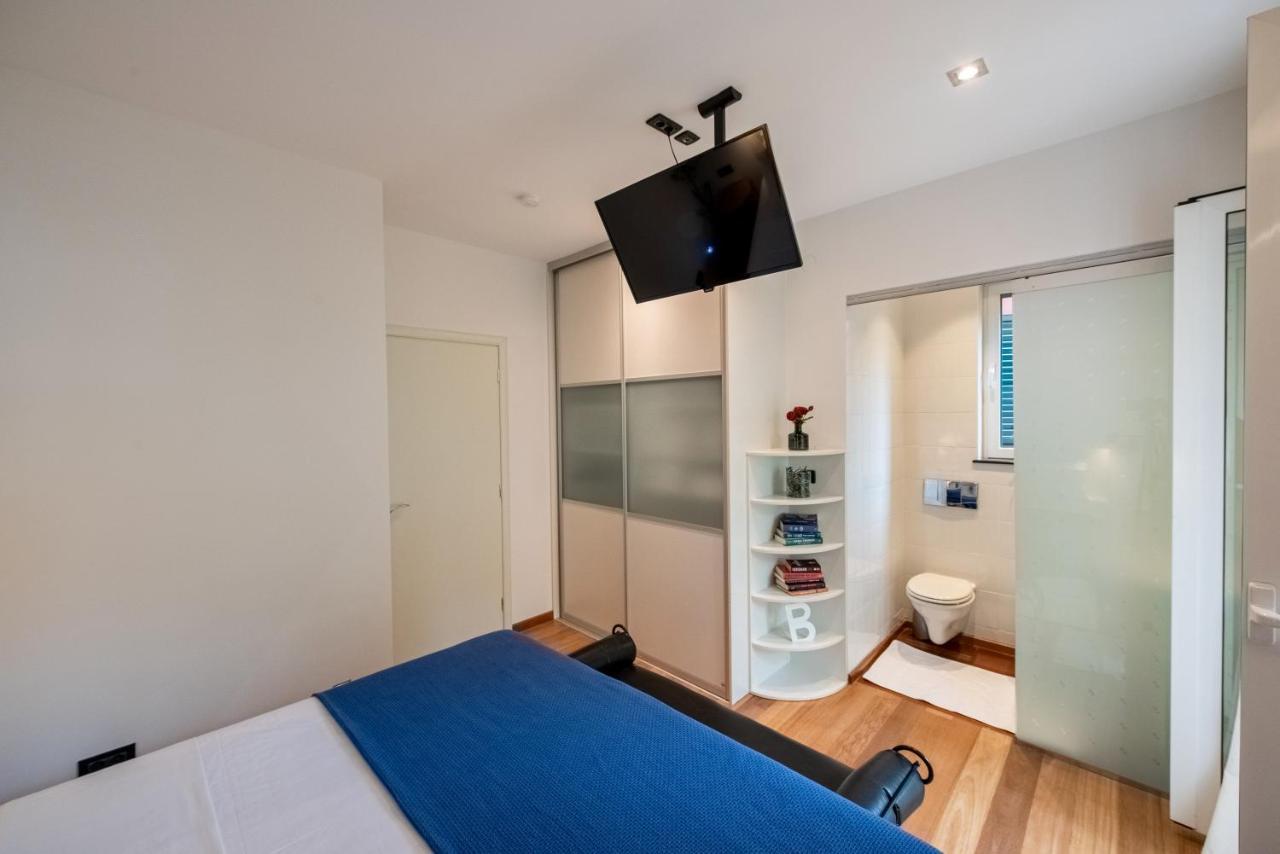 Airy Seafront 1920S Apartment Split Exterior photo